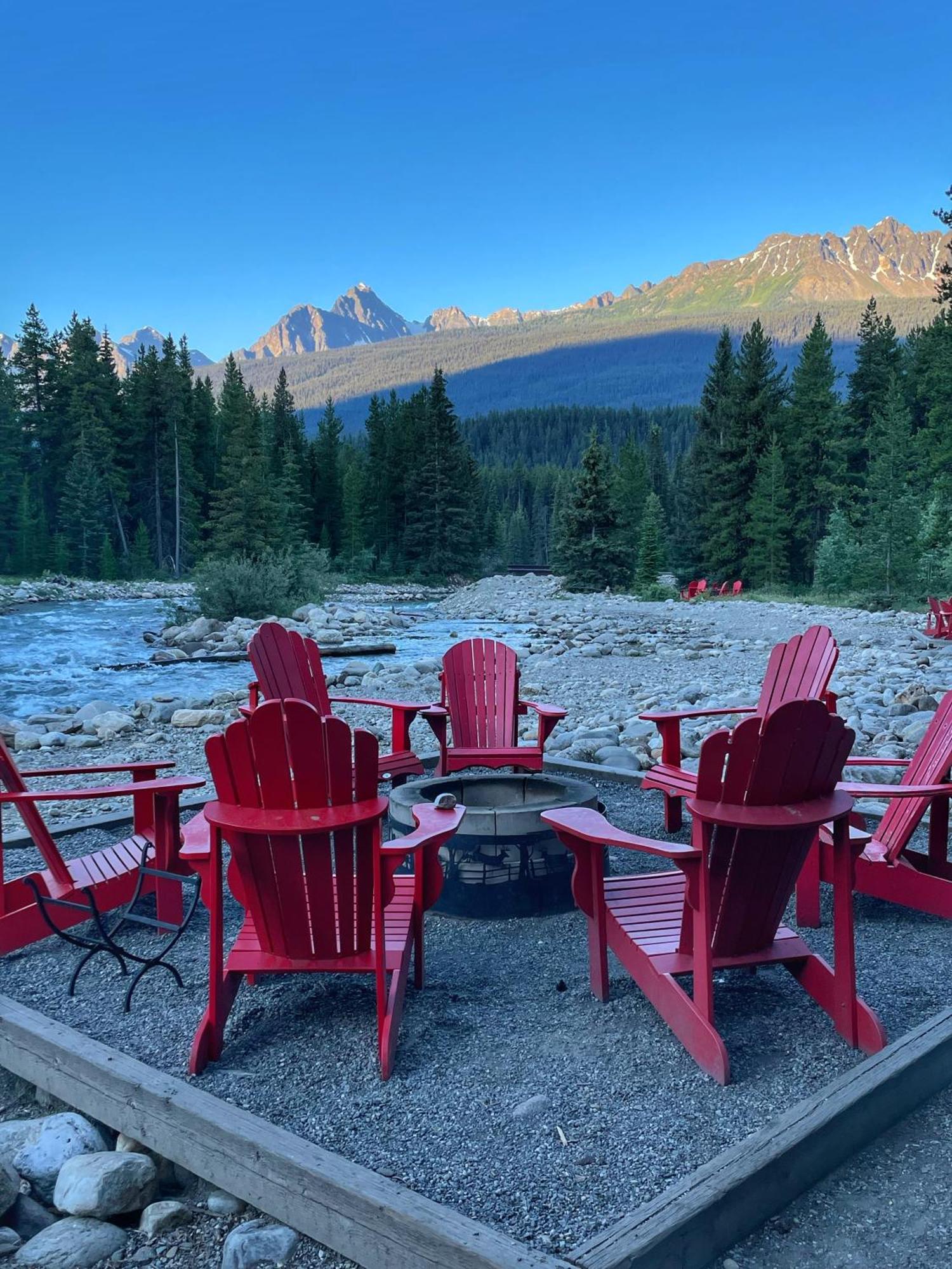Baker Creek By Basecamp Hotell Lake Louise Eksteriør bilde